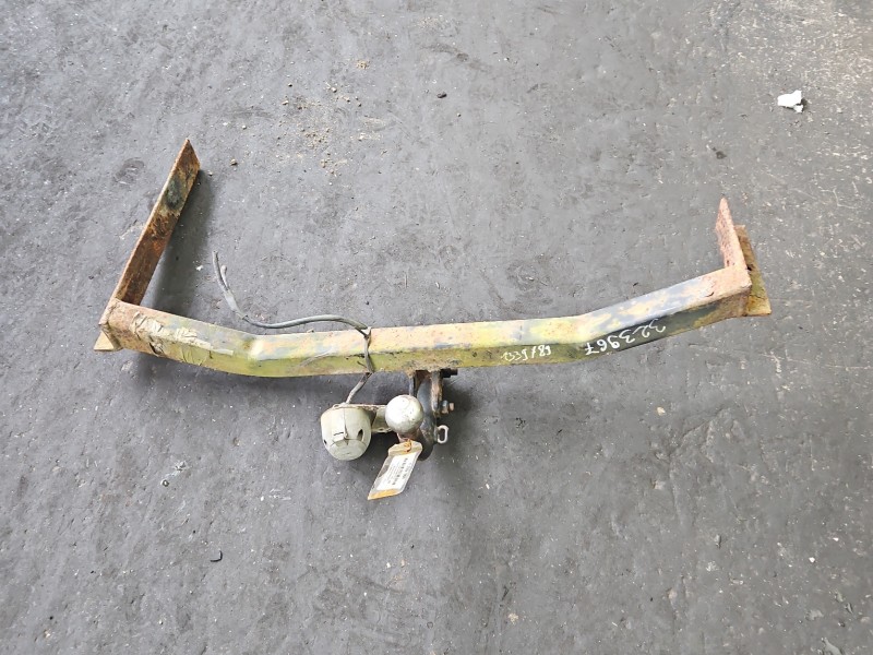 Hak holowniczy Toyota Corolla E11