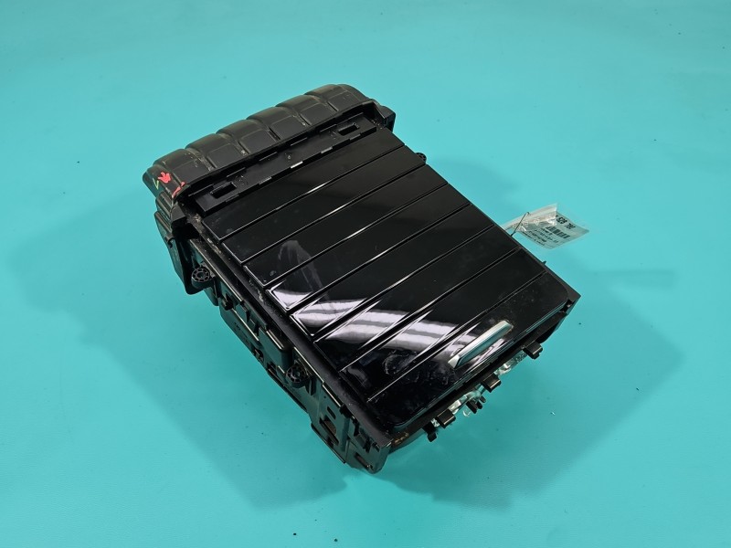 Uchwyt na napoje kubek CUP HOLDER Mercedes CLA C118 X118 A1679054700, A1776805701