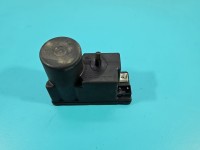 Pompka centralnego zamka Audi 80 B4 4A0862257A Producent części: Audi