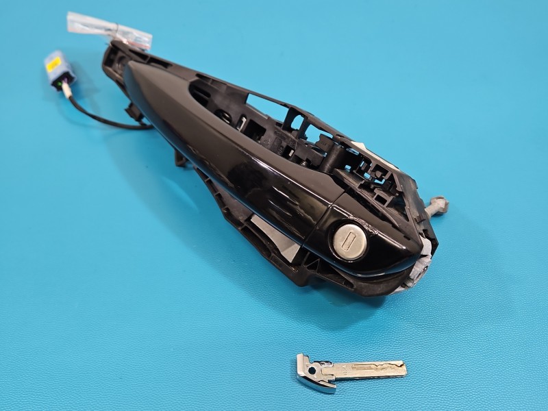 Klamka przód lewa zewnętrzna Peugeot 3008 II 9686433780