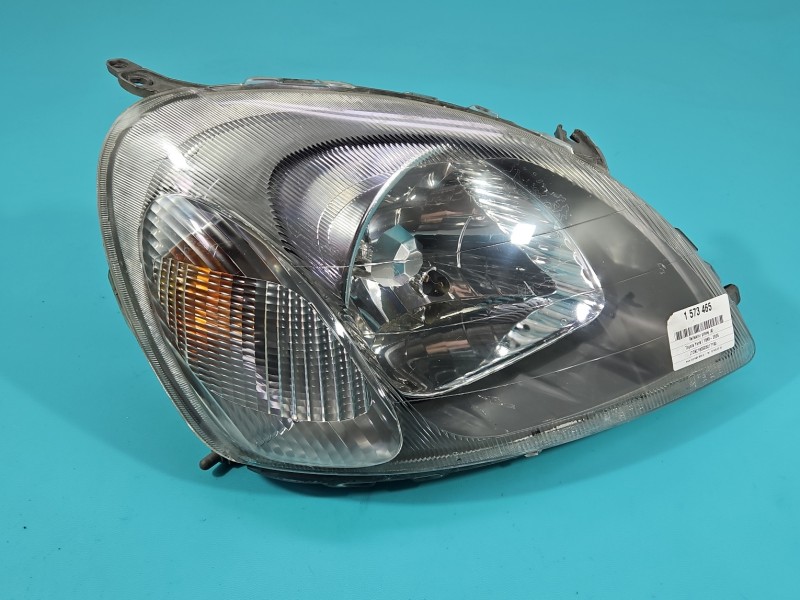 Reflektor prawy lampa przód Toyota Yaris I EUROPA