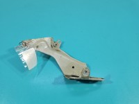 Mocowanie przód - prawa, Europejska, Kod lakieru: LS9R, błotnika przód prawego / srebrny LS9R uchwyt 5E3821228 Skoda Octavia IV