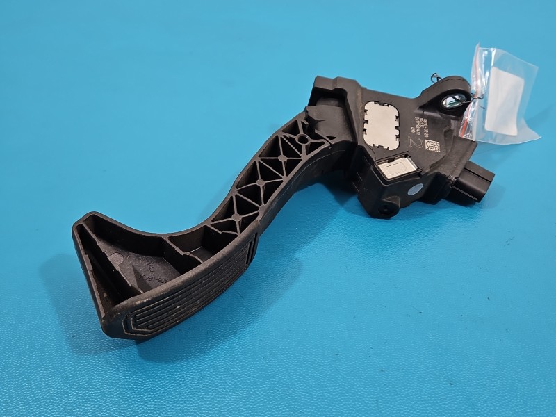 Pedał gazu potencjometr Toyota Auris II 78110-02120 1.8 hybryda