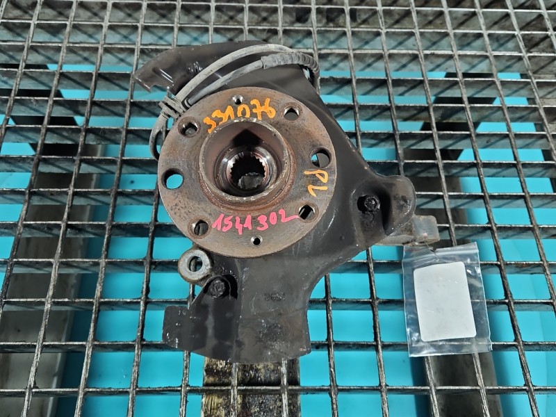 Zwrotnica lewa piasta przód 1.4 16V Opel Corsa E