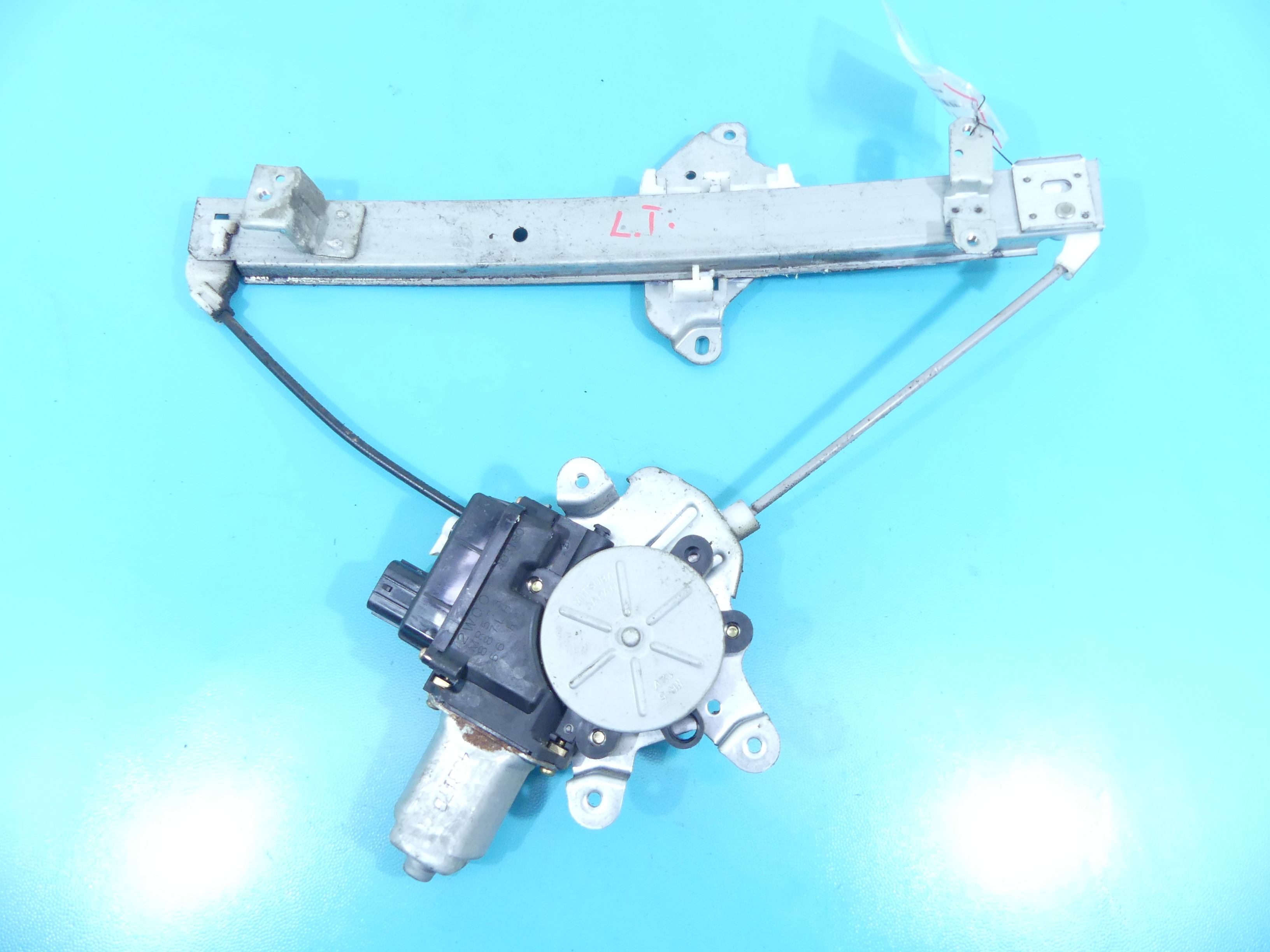 Podnosnik tyl lewy Mitsubishi Outlander