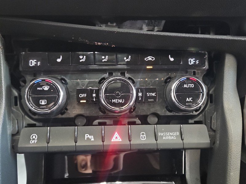 Konsola panel nawiewu Skoda Karoq 565907044BM Konsola panel nawiewu Skoda Karoq 565907044BM