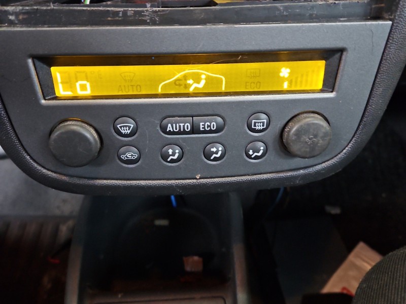 Konsola panel nawiewu Opel Corsa C 013153079