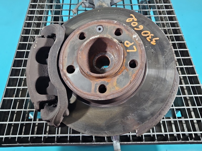 Zwrotnica lewa piasta przód 2.3 DCI Renault Master III 10-24