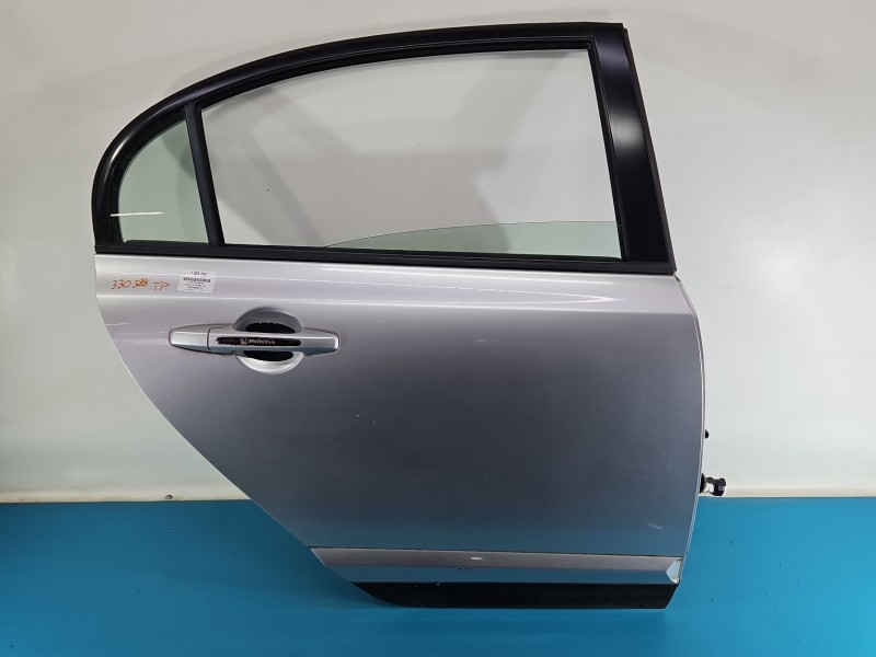 Drzwi tył prawe Honda Civic VIII UFO sedan 4d srebrny nh-700m