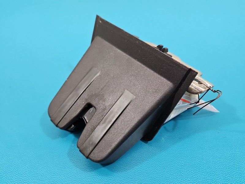 Zamek klapy tył 5TA827505D Vw Passat B8 kombi 4pin