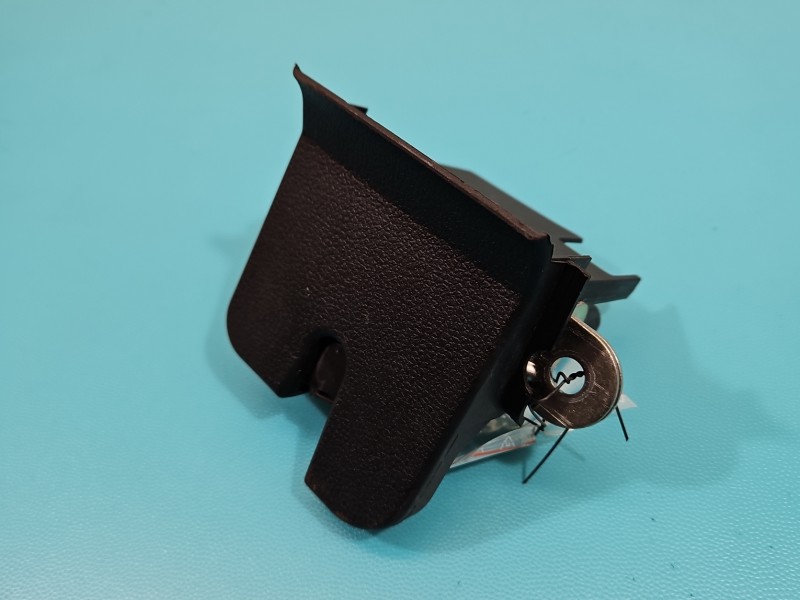 Zamek klapy tył 5L6827505C Skoda Yeti HB Europejska, 4PIN