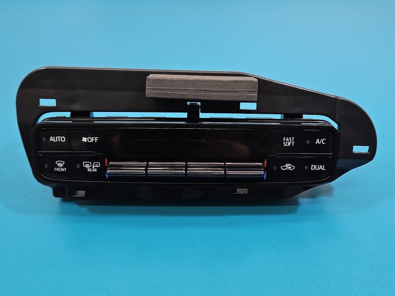Konsola panel nawiewu Toyota Corolla E16 E18 13- 55900-02890