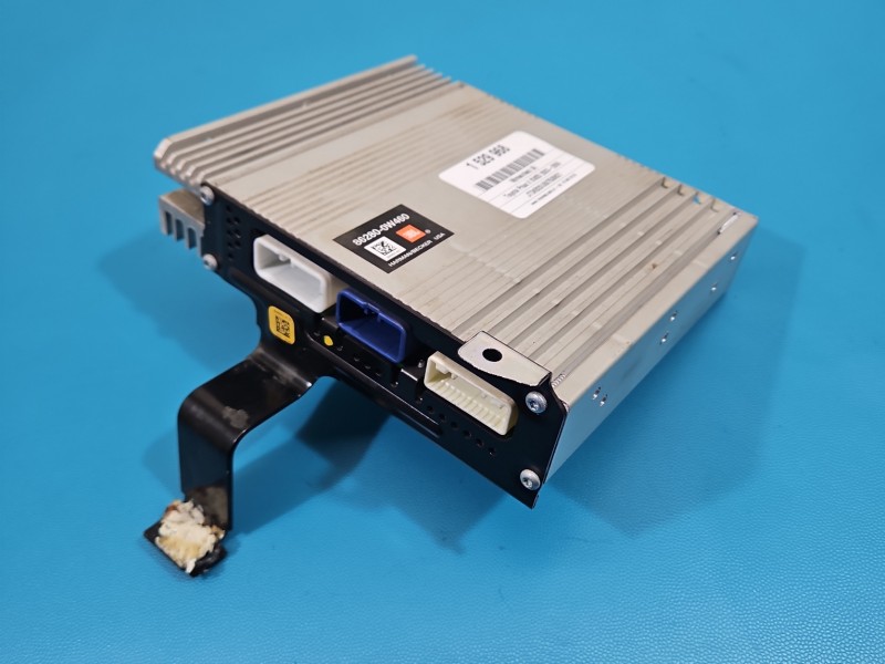 Wzmacniacz Toyota Prius II XW20 03-