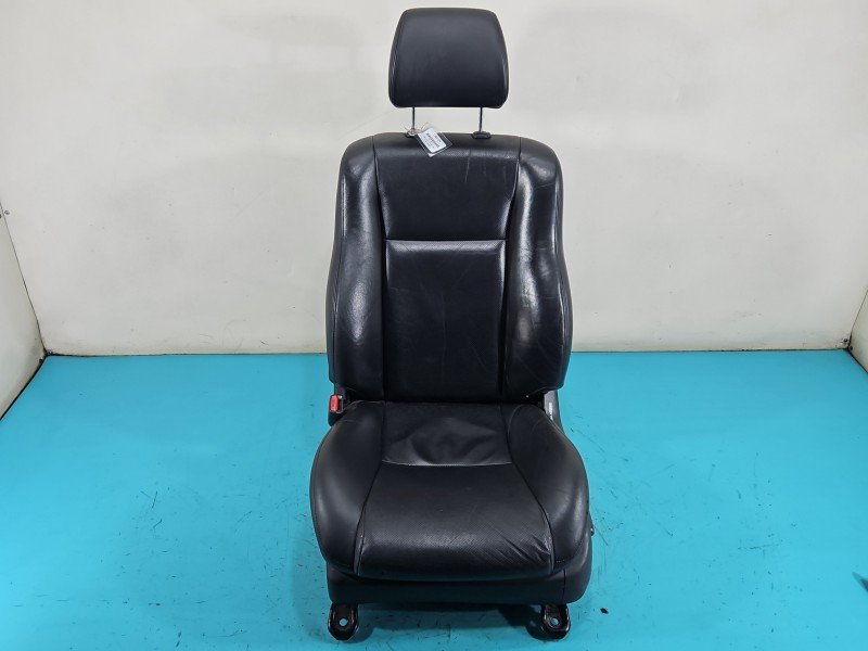 Fotel lewy przód kierowcy Toyota Avensis II T25 EU 5d