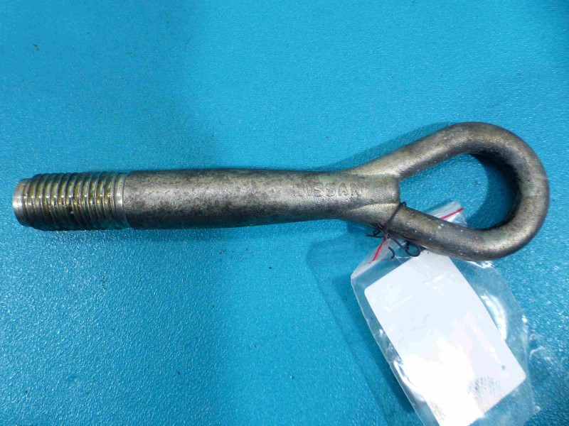 Ucho holownicze hak Nissan Qashqai I J10 06-13