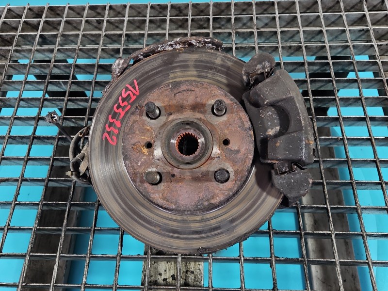 Zwrotnica prawa piasta przód 1.4 D4D Toyota Yaris I