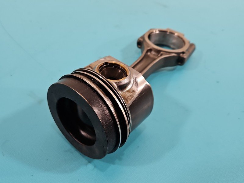 Tłok AUDI Q5 08- 2.0 tdi (CGL) 170KM