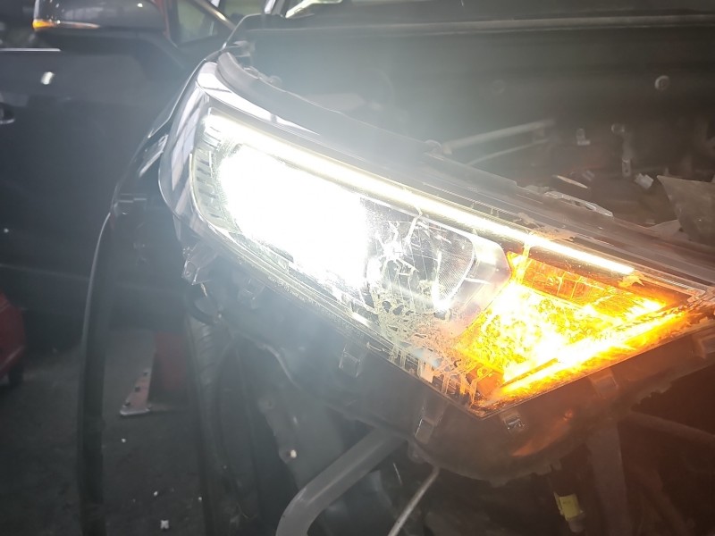 Reflektor prawy lampa przód Toyota Rav4 V EUROPA