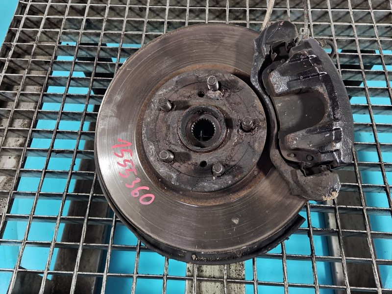 Zwrotnica prawa piasta przód 1.8 vvti Toyota Avensis II T25