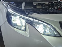 Reflektor prawy lampa przód Peugeot 3008 II EUROPA