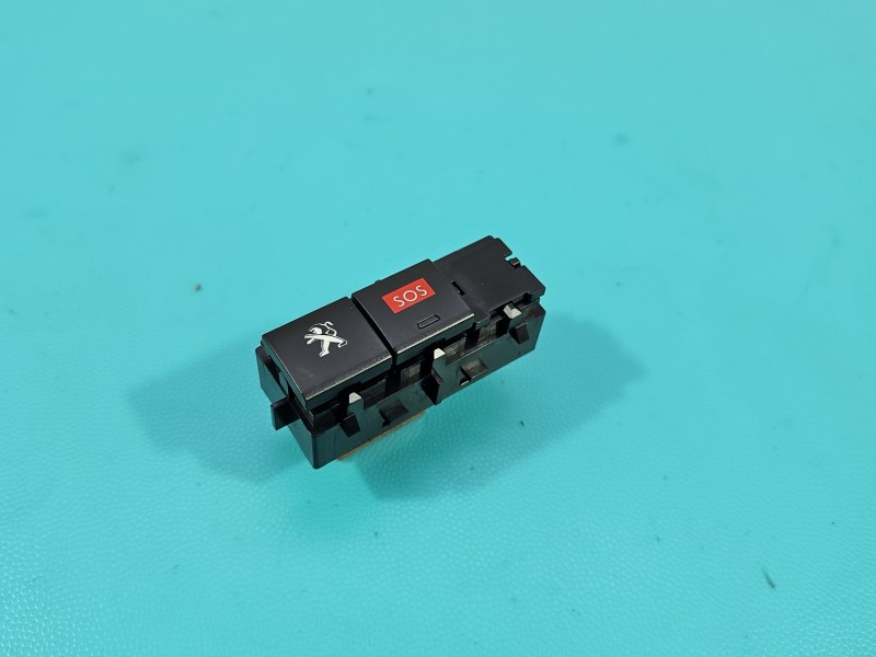 Przełącznik SOS Peugeot 2008 I 13-19 98202707ZD