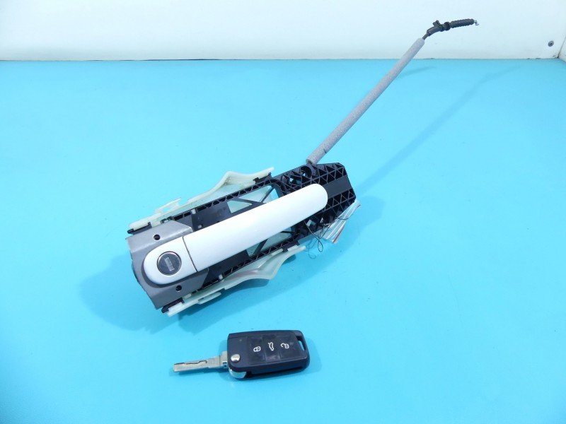 Klamka przód lewa zewnętrzna Skoda Rapid 5N0837885H