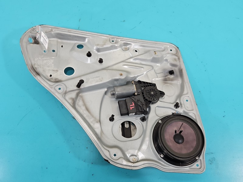 Podnośnik tył lewy Vw Passat B5 3B5839755C sedan