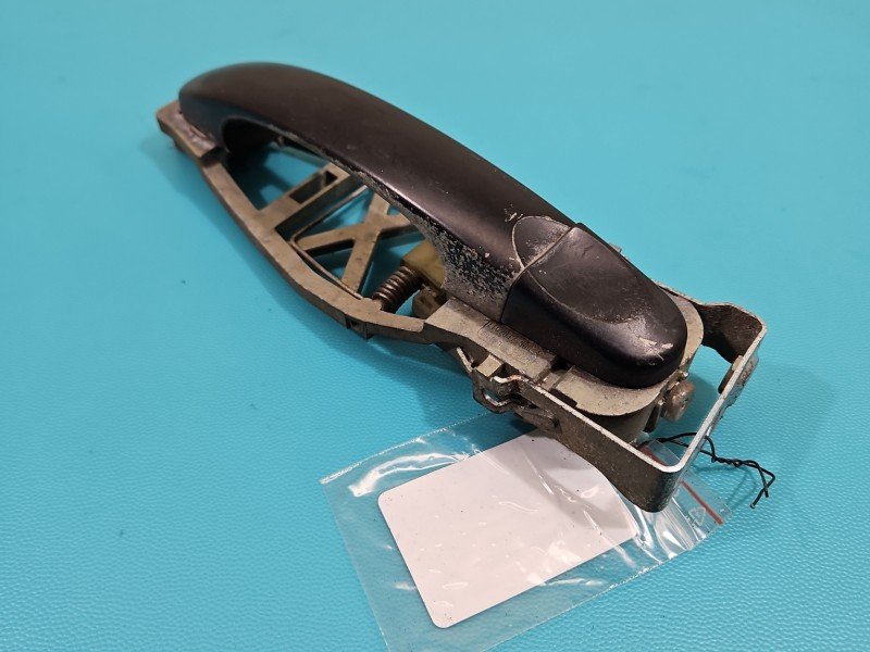 Klamka przód prawa zewnętrzna Vw Caddy III 2K 1T0837886 Klamka przód prawa zewnętrzna Vw Caddy III 2K 1T0837886