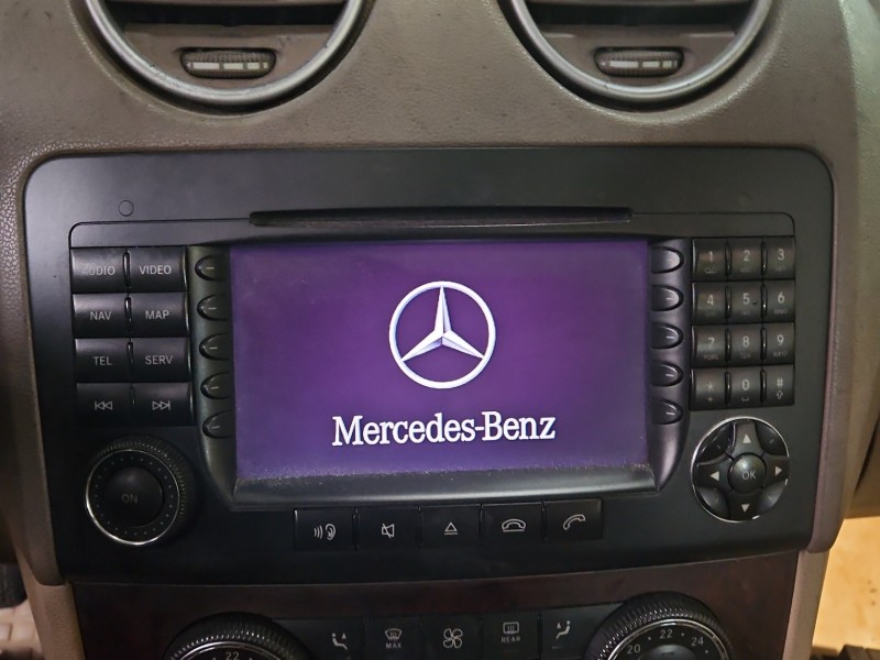 Radio fabryczne Mercedes ML W164 A1648202679 radioodtwarzacz