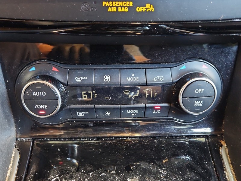 Konsola panel nawiewu INFINITI QX30 H15 16-19 A0919008201