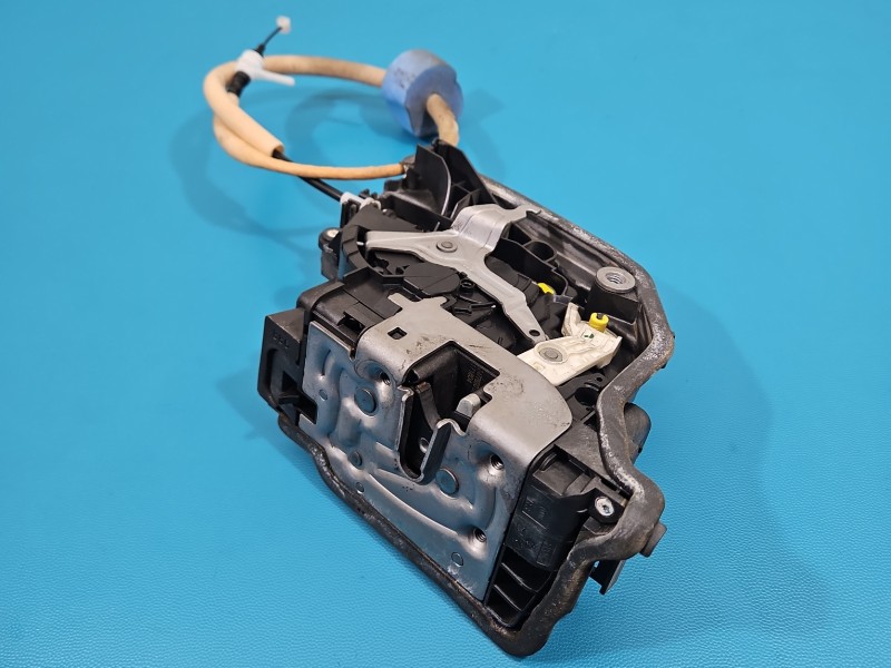 Zamek tył prawy 747769002, 182838-10 BMW G30 Producent części: BMW, 4pin