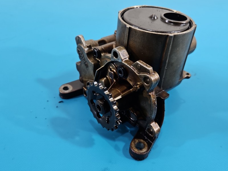 Pompa oleju Opel Astra V K 1.6 cdti (LWQ) 759401080