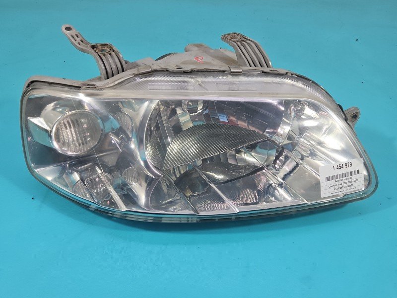 Reflektor prawy lampa przód Chevrolet Aveo T200 EUROPA Reflektor prawy lampa przód Chevrolet Aveo T200 EUROPA