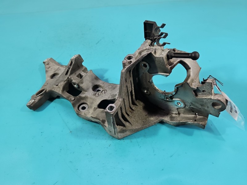 Mocowanie uchwyt Alternatora, pompy wtryskowej Audi A4 B9 04L903143D