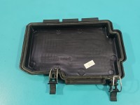 Obudowa Mercedes GL II X166 4.7 V8 278928 A1665400224, A1665400182 Europejska, Skrzynki bezpieczników, uszkodzone mocowanie