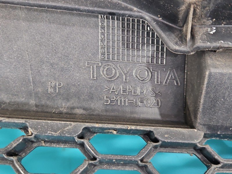 Atrapa grill Toyota Corolla Verso II