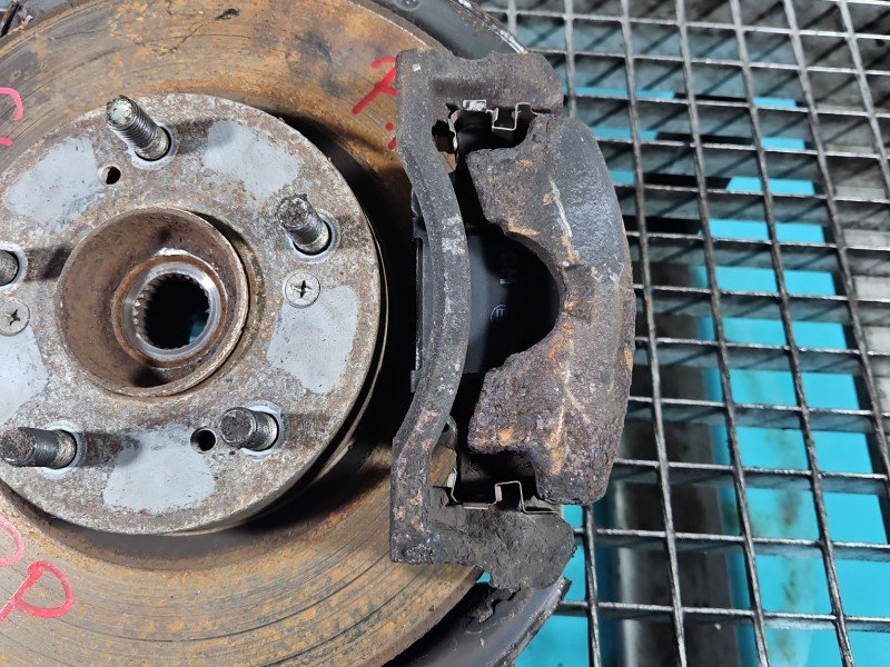 Zacisk przód prawy Honda Civic VIII UFO 1.8 16V (R18A2)