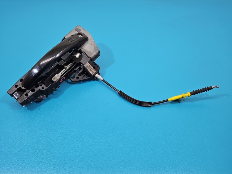 Klamka przód lewa zewnętrzna AUDI A4 B8 8T0837885A