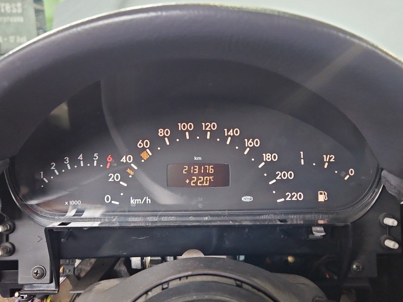 Licznik Mercedes W168 A1685404011 1.6 wiel EUROPA