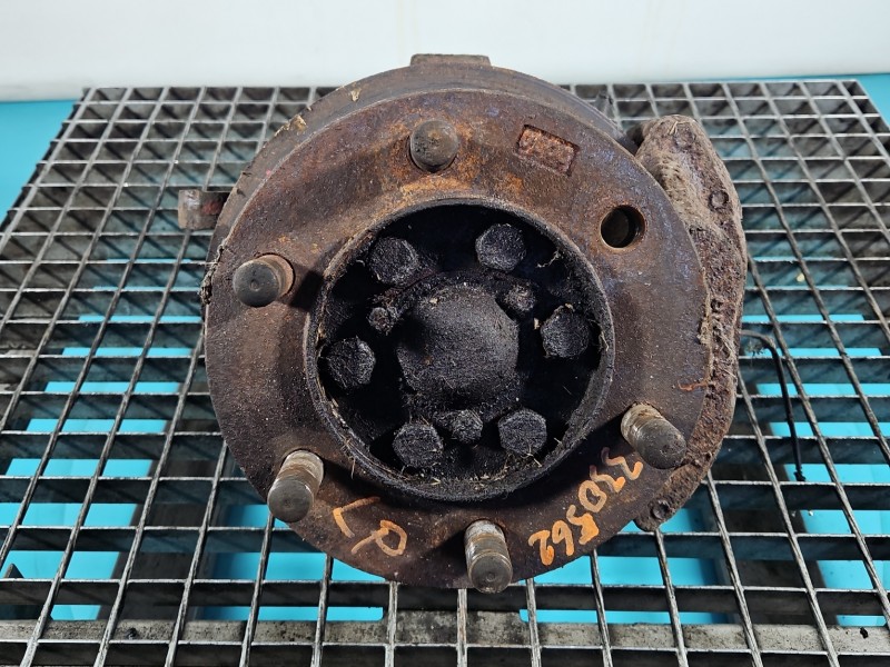 Zwrotnica lewa piasta przód 2.5 td Iveco Daily II