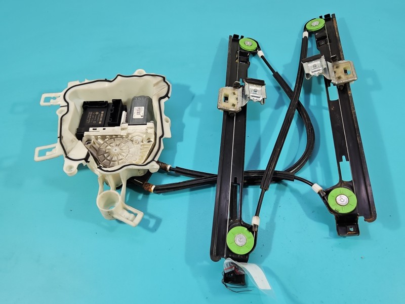 Podnośnik przód prawy SZYBY WINDA 5P0837402J Seat Toledo III Producent części: Seat, Europejska 5d HB