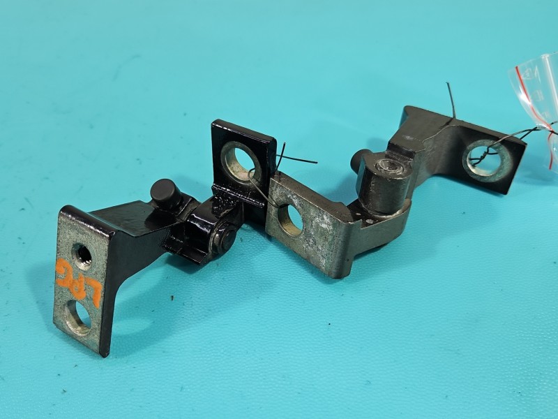 Zawias drzwi przód lewy Skoda Superb III