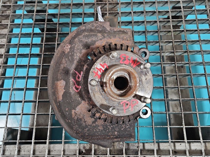 Zwrotnica prawa piasta przód 3.5 V6 Infiniti FX I Zwrotnica prawa piasta przód 3.5 V6 Infiniti FX I