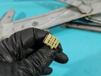 Podnośnik przód lewy SZYBY WINDA Honda Civic VI Luz na ramieniu (ostatnie zdjecie) 4 PIN 5d HB