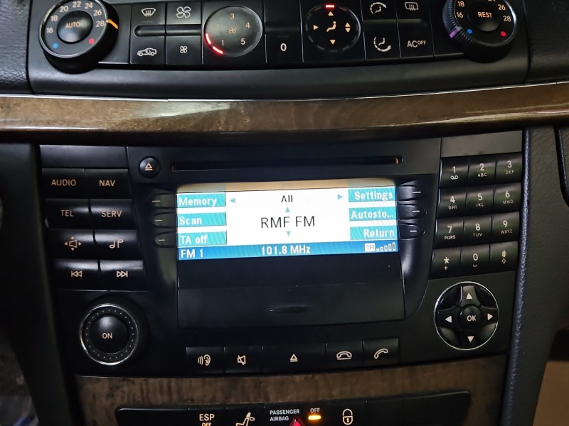 Radio fabryczne Mercedes W211 A2118201079 radioodtwarzacz