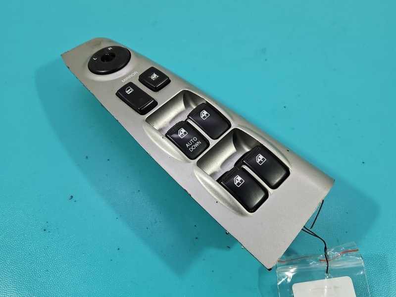 Przełącznik szyb Kia Sportage II 04-10 483493-1110 Producent części: KIA, Europejska, 4x szyba + lusterka EU