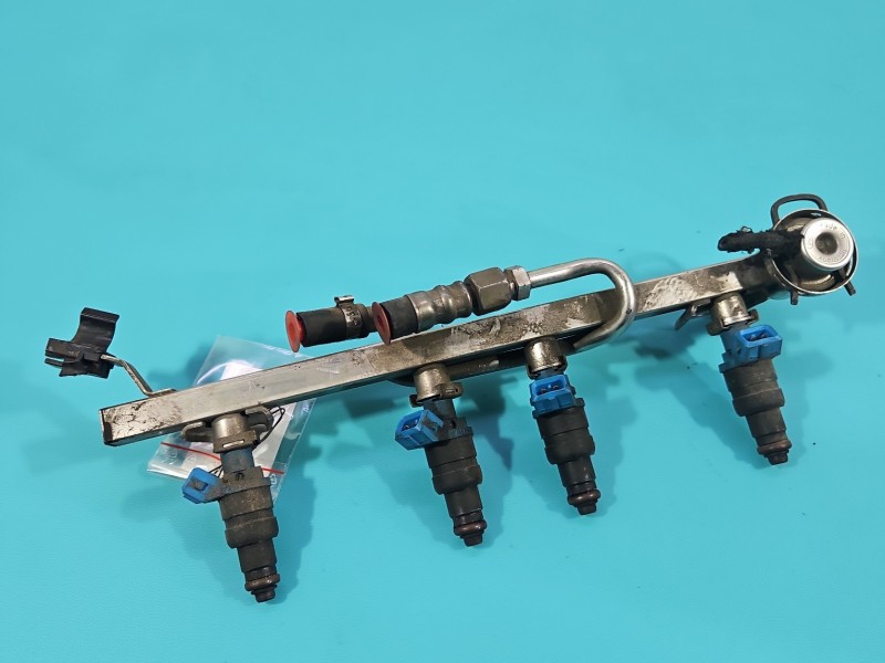 Wtryskiwacz listwa wtryskowa 06B133551, 050133681A Vw Passat B5 1.6 8V 101KM