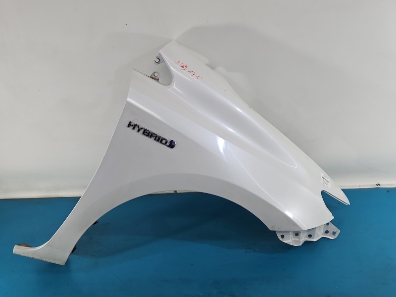 Błotnik przód prawy Toyota Auris II 070