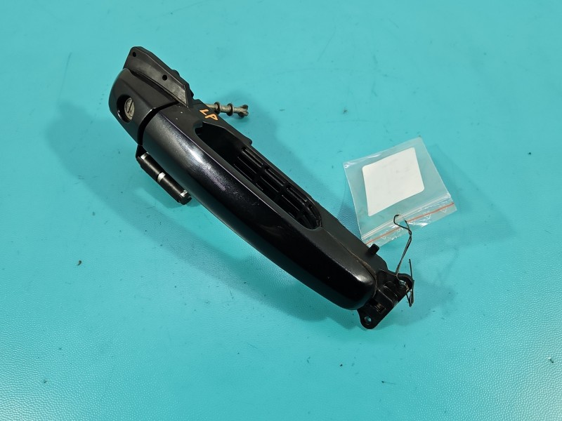 Klamka przód lewa zewnętrzna Suzuki Splash