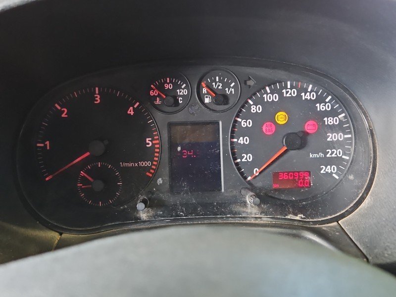 Licznik Audi A3 8L 8L0919880 1.9 tdi EUROPA